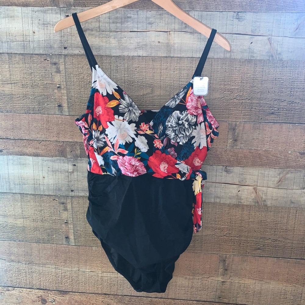 Time and Tru Slimming Bathing Suit Woman’s XL NWT